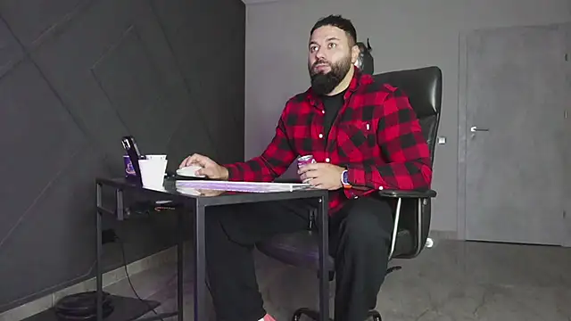 mattmasterss online show from November 4, 2:10 am