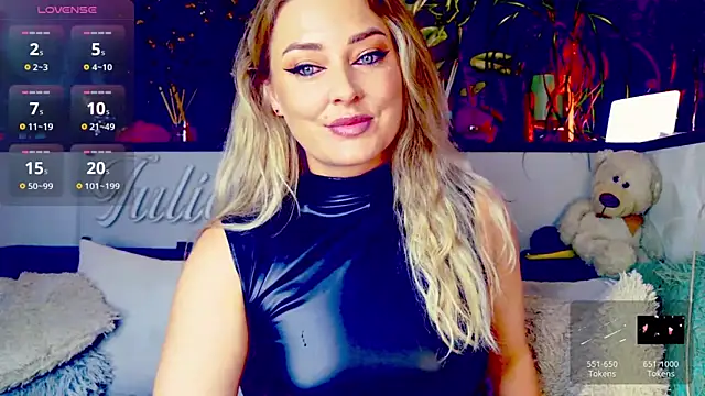 Snapshot of _JuliaSpace_ chatting on September 15, 4:29 pm JuliaSpace online show from September 15, 4:29 pm