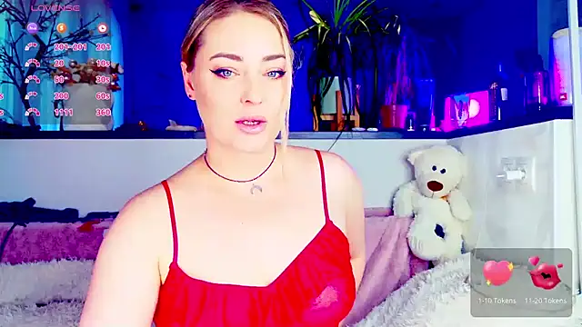 Snapshot of _JuliaSpace_ chatting on May 17, 4:03 pm JuliaSpace online show from May 17, 4:03 pm