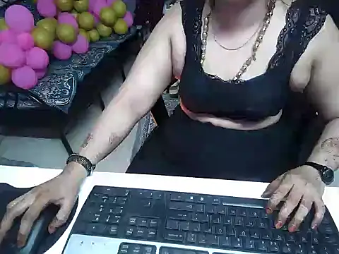 Arushisingh8888 online show from December 18, 11:45 am