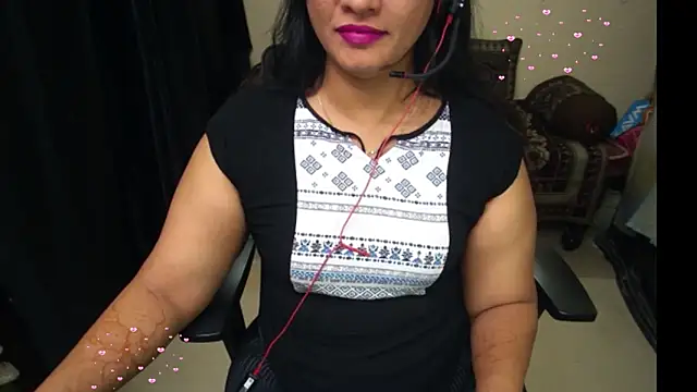 Snapshot of Arushisingh8888 chatting on June 7, 2:32 pm Arushisingh8888 online show from June 7, 2:32 pm