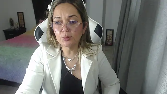 Snapshot of samy_vsn chatting on January 24, 3:00 am samy vsn online show from January 24, 3:00 am