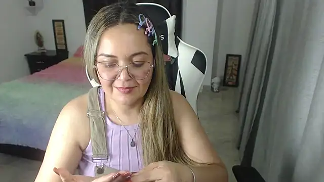Snapshot of samy_vsn chatting on February 6, 11:26 pm samy vsn online show from February 6, 11:26 pm