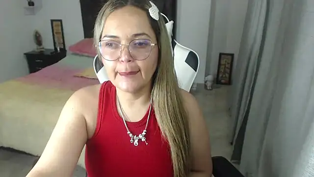 Snapshot of samy_vsn chatting on February 8, 12:06 am samy vsn online show from February 8, 12:06 am