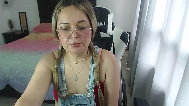 Snapshot of samy_vsn chatting on February 8, 5:18 pm samy vsn online show from February 8, 5:18 pm