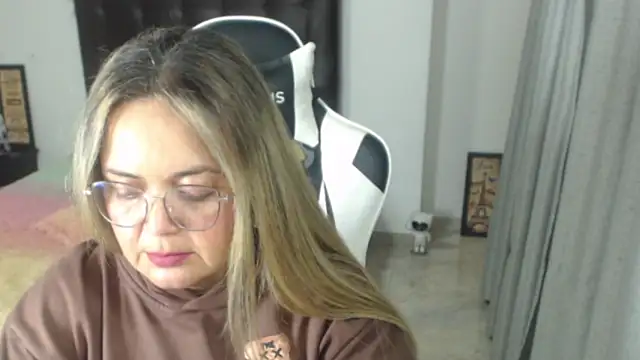 Snapshot of samy_vsn chatting on February 19, 1:08 am samy vsn online show from February 19, 1:08 am