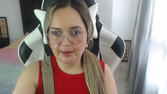 Snapshot of samy_vsn chatting on February 19, 4:44 pm samy vsn online show from February 19, 4:44 pm