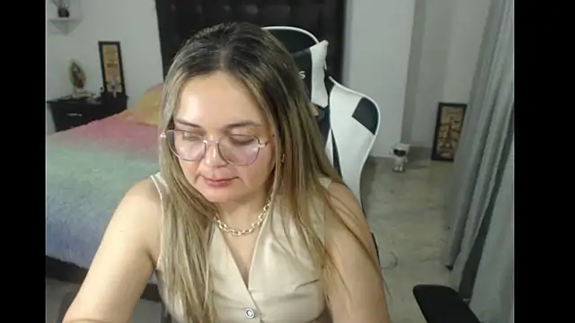 Snapshot of samy_vsn chatting on February 23, 3:02 am samy vsn online show from February 23, 3:02 am