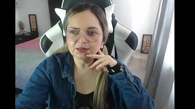 Snapshot of samy_vsn chatting on February 23, 5:07 pm samy vsn online show from February 23, 5:07 pm