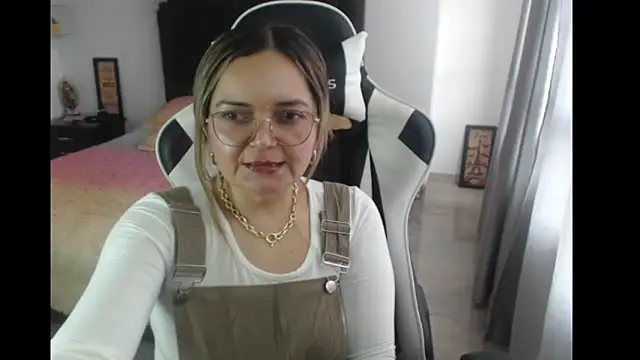 Snapshot of samy_vsn chatting on February 27, 5:15 pm samy vsn online show from February 27, 5:15 pm