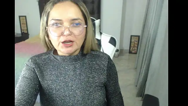 Snapshot of samy_vsn chatting on March 5, 12:38 am samy vsn online show from March 5, 12:38 am