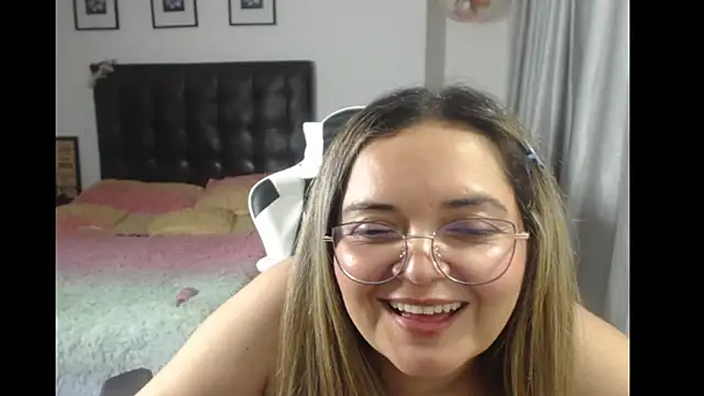 Snapshot of samy_vsn chatting on March 15, 12:04 am samy vsn online show from March 15, 12:04 am