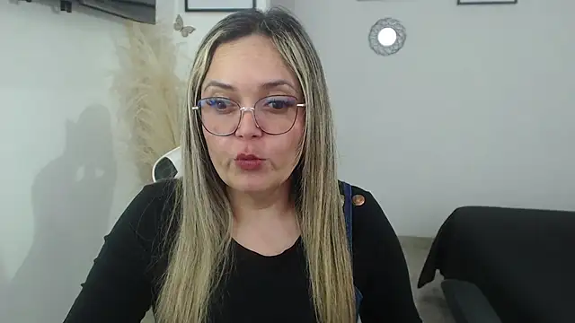 Snapshot of samy_vsn chatting on February 24, 7:01 pm samy vsn online show from February 24, 7:01 pm