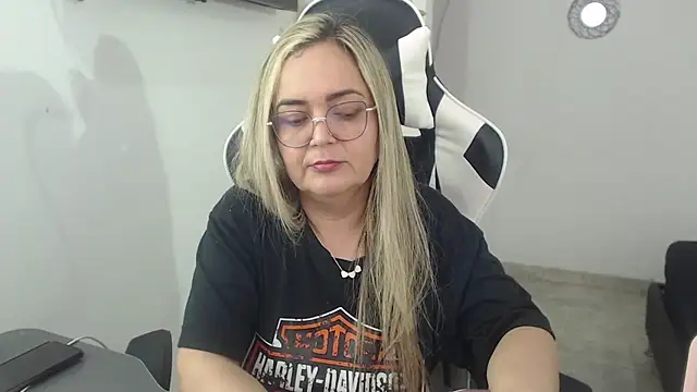 Snapshot of samy_vsn chatting on March 29, 9:26 pm samy vsn online show from March 29, 9:26 pm