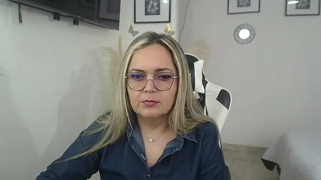 Snapshot of samy_vsn chatting on April 9, 9:20 pm samy vsn online show from April 9, 9:20 pm