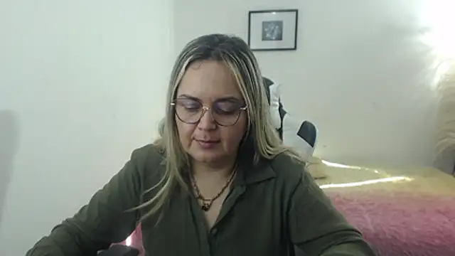 Snapshot of samy_vsn chatting on May 25, 9:43 pm samy vsn online show from May 25, 9:43 pm