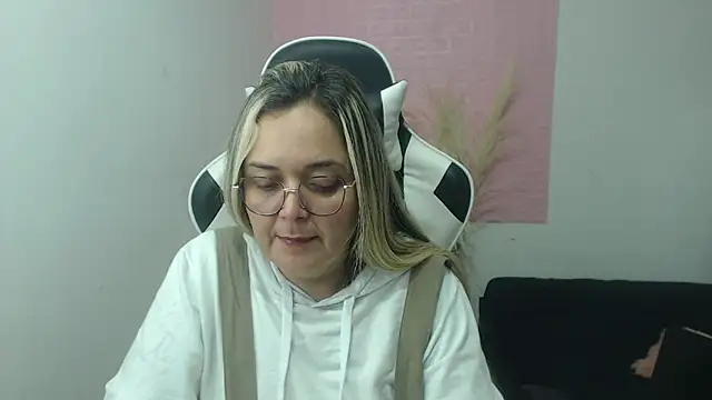 Snapshot of samy_vsn chatting on May 31, 10:44 pm samy vsn online show from May 31, 10:44 pm