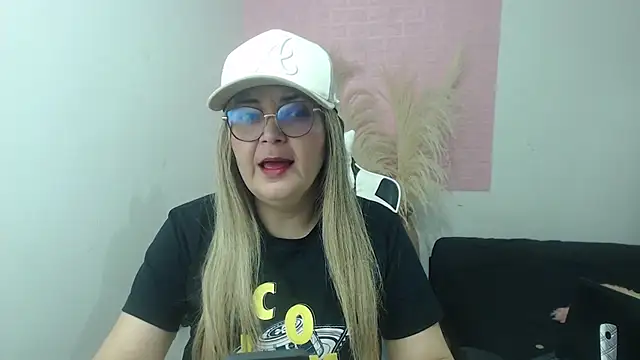 Snapshot of samy_vsn chatting on June 1, 8:21 pm samy vsn online show from June 1, 8:21 pm