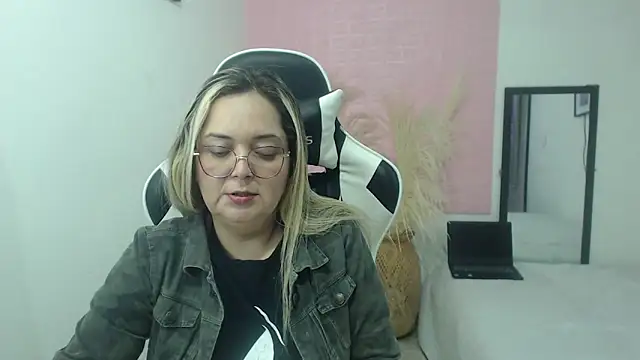Snapshot of samy_vsn chatting on June 3, 6:57 pm samy vsn online show from June 3, 6:57 pm