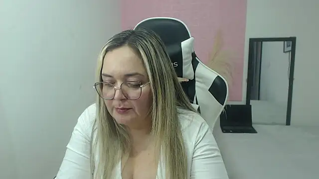 Snapshot of samy_vsn chatting on June 4, 7:42 pm samy vsn online show from June 4, 7:42 pm