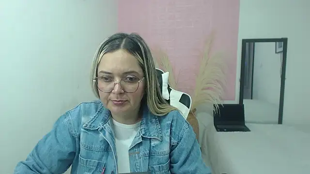Snapshot of samy_vsn chatting on June 5, 6:46 pm samy vsn online show from June 5, 6:46 pm