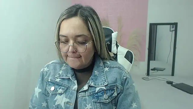 Snapshot of samy_vsn chatting on June 15, 8:33 pm samy vsn online show from June 15, 8:33 pm