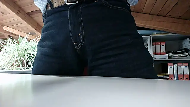 TWENTYONE0021 online show from January 16, 5:12 pm