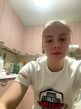 Snapshot of AlisaKissss chatting on December 3, 11:44 am AlisaKissss online show from December 3, 11:44 am