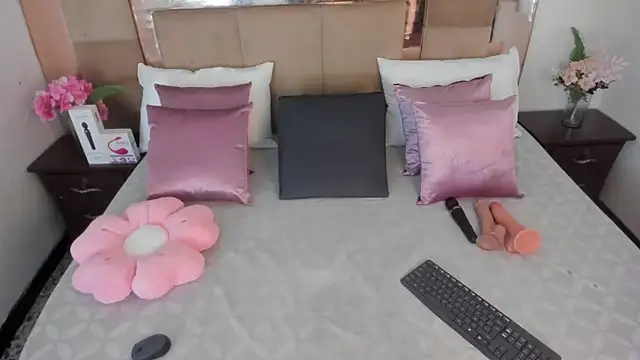 Snapshot of LizBrook chatting on March 11, 7:31 pm LizBrook online show from March 11, 7:31 pm