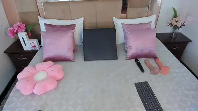 Snapshot of LizBrook chatting on March 14, 7:30 pm LizBrook online show from March 14, 7:30 pm