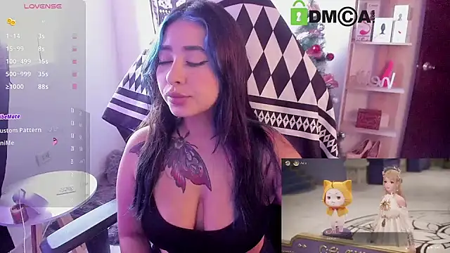 sweetcoralinee online show from December 16, 1:54 pm