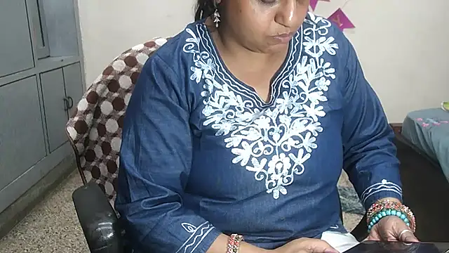 Snapshot of Sexy_komolika chatting on March 18, 3:04 pm Sexy komolika online show from March 18, 3:04 pm