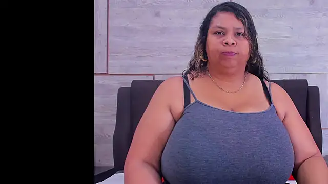 Snapshot of Lynn_Jones chatting on February 6, 4:21 am Lynn Jones online show from February 6, 4:21 am