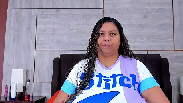 Snapshot of Lynn_Jones chatting on March 13, 9:37 pm Lynn Jones online show from March 13, 9:37 pm