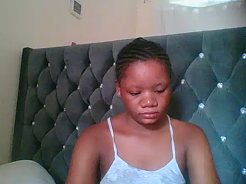 HotJeylee online show from March 18, 12:30 pm