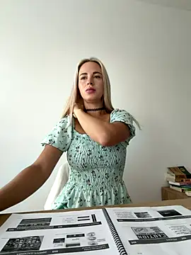 Snapshot of streetdoll chatting on October 7, 7:05 am streetdoll online show from October 7, 7:05 am