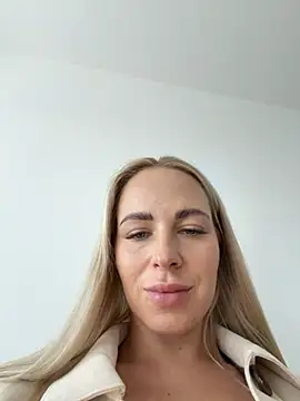 Snapshot of streetdoll chatting on October 24, 1:40 pm streetdoll online show from October 24, 1:40 pm