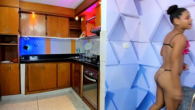 royalgirls x online show from January 16, 9:30 pm