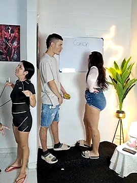 Snapshot of royalgirls_x chatting on March 3, 2:07 am royalgirls x online show from March 3, 2:07 am