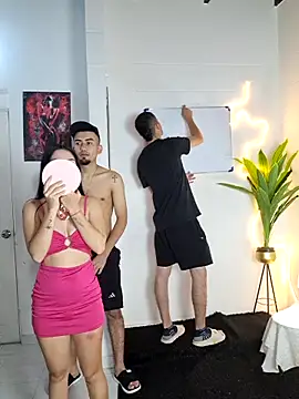 Snapshot of royalgirls_x chatting on March 5, 1:12 am royalgirls x online show from March 5, 1:12 am