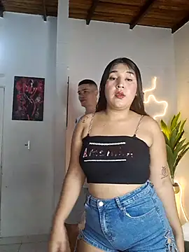 Snapshot of royalgirls_x chatting on March 7, 1:02 am royalgirls x online show from March 7, 1:02 am