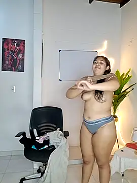 Snapshot of royalgirls_x chatting on March 14, 1:01 am royalgirls x online show from March 14, 1:01 am