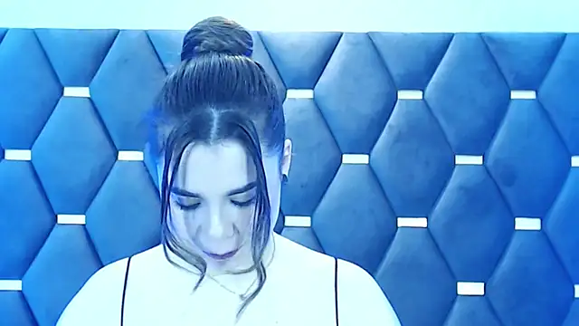 Snapshot of ThaniaJones chatting on October 8, 12:03 pm ThaniaJones online show from October 8, 12:03 pm