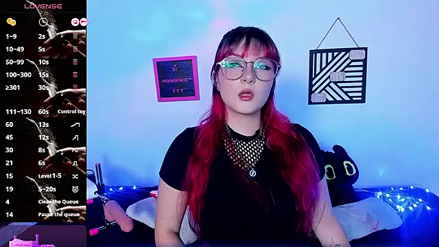 Snapshot of Dafne_Moon chatting on July 19, 4:27 am Dafne Moon online show from July 19, 4:27 am