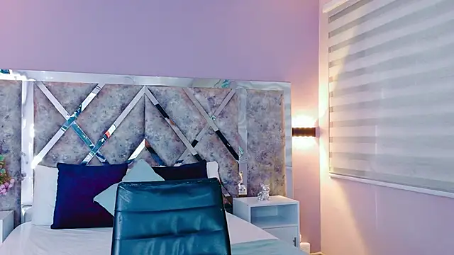 Snapshot of PaulinaDuarte chatting on October 18, 1:12 pm PaulinaDuarte online show from October 18, 1:12 pm