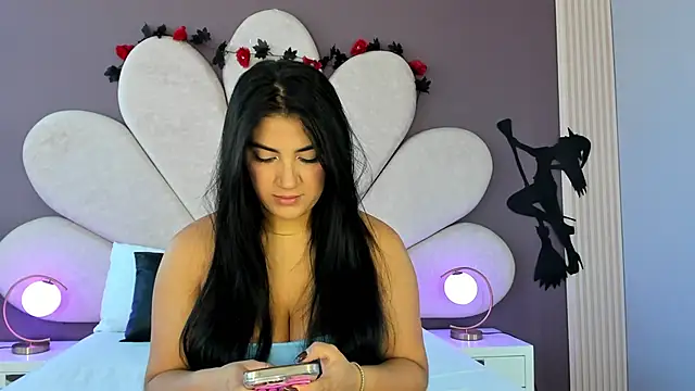 Snapshot of PaulinaDuarte chatting on October 25, 2:24 pm PaulinaDuarte online show from October 25, 2:24 pm