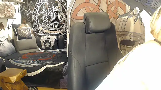 TittenMichelle online show from January 28, 1:05 pm