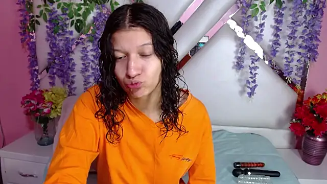 Perla Skinnyy online show from December 19, 3:18 am