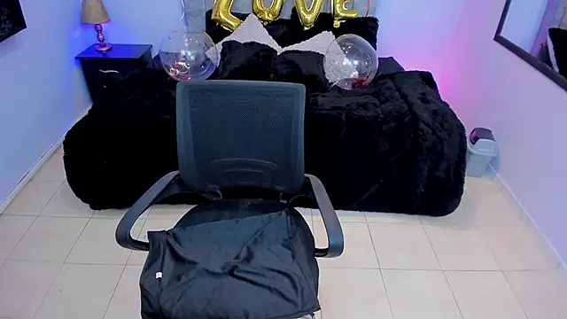 Lana stone  online show from February 15, 8:22 am