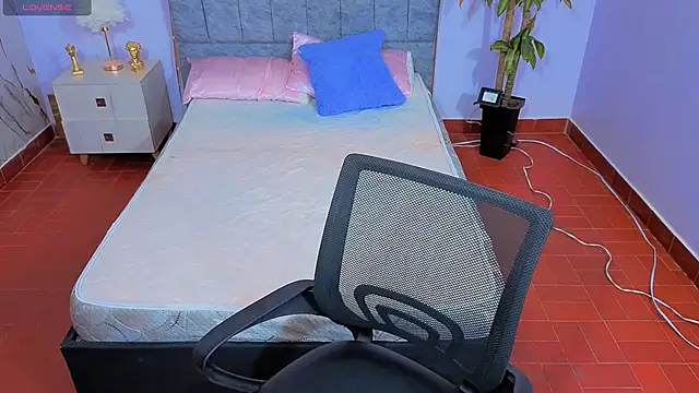 Lana stone  online show from January 11, 3:33 am